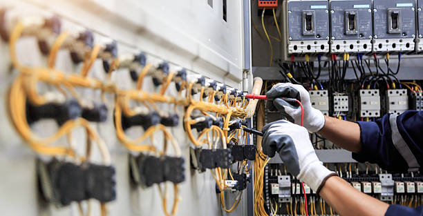 Professional Electrician technician working in Hope, IN